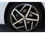 Volkswagen Golf 1.4 eHybrid Style PL €682 p/m* SOH 93,87% DSG, Afneembare trekhaak, elektrisch verstelbare ErgoActive bestuurdersstoel met geheugen- en massagefunctie, LED Plus koplampen, keyless go & entry, adaptieve cruise control (acc) met travel assist, elektrisch verstel-, verwarm- en inklapbare buitenspiegels met geheugen, digital cockpit pro, pre-crash, draadloos Apple Carplay & Android Auto, achteruitrijcamera (rear view), head-up display, licht & zichtpakket, multimedia plus, comfort pakket (verwarmbaar multifunctioneel lederen stuurwiel, verwarmbare voorstoelen)