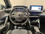 Peugeot 208 GT | Adaptieve cruise control met Stop&Go functie | Armsteunen op de voorportieren bekleed met kunstleder met groen sierstiksel (GT-Line) | Climate Control
