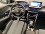 Peugeot 208 GT | Adaptieve cruise control met Stop&Go functie | Armsteunen op de voorportieren bekleed met kunstleder met groen sierstiksel (GT-Line) | Climate Control