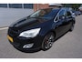 Opel Astra 1.4 Turbo Cosmo NL AUTO - NAP - TREKHAAK - 18 INCH - STUUR + STOELVERWARMING - CLIMA - CRUISE - CHROOM - PRIVACYGLAS - COMFORTSTOELEN - 4 ELEKTR RAMEN - AUT. VERLICHTING