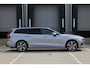 Volvo V60 T6 350PK Plug-in hybrid AWD Business Edition | Extra Getint Glas Achter | Park Assist voor en achter | Premium Audio by Harman Kardon | Adaptieve Cruise Control & Pilot Assist | Keyless Entry & Start | Verwarmbaar stuurwiel | Verwarmbare voorstoelen | Verwarmbare achterbank |