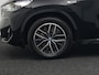 BMW X1 xDrive25e M-Sport Plug in Hybrid 245pk Dealer O.H | PHEV | Adaptive Cruise | Head-up Display | 360 Camera | Harman Kardon | Carplay | Lederen Sportstoelen Verwarmd | Sfeerverlichting |