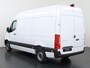 Mercedes-Benz Sprinter 315 | Aut. | L2 H2 | RWD | PRO | 3500 KG. AHW | Airco | Cruise Control | 3500 KG. AHW | Carplay / Android Auto | Dodehoekassistent | Lane-Assist | Multifunctioneel Stuurwiel | 3-zits |