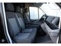 Volkswagen Crafter Bedrijfswagens Exclusive L3H3 140 pk 8-traps automaat Volkswagen Bedrijfswagens Crafter Exclusive L3H3 140 pk automaat trekhaak camera LM velgen Bijrijdersbank Navi