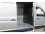 Volkswagen Crafter Bedrijfswagens Trendline L3H3 140 pk GVW 3.5T Handgeschakeld Volkswagen Bedrijfswagens Crafter Trendline L3 2.0 TDI EU6 103 kW (140 pk) GVW 3.5T  WB 3640 MM 6 versn. Han | Camera | Cruise | Trekhaak | Keyless start | Clima