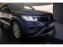 Volkswagen T-Roc Life Edition 1.0 TSI 115pk Adaptive cruise control, Achteruitrijcamera, Parkeersensoren, Stoelverwarming, LED koplampen, Airco, DAB, Radio, Bluetooth