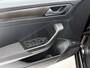 Volkswagen T-Roc 1.5 TSI Style | 150 PK | Automaat | Panorama Schuif/Kantel Dak | Digital Cockpit | Navigatie | Parkeersensoren | Parkeercamera | Elektrische Kofferbakklep |
