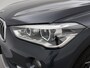 BMW X1 sDrive20i 192 PK AUT. + TREKHAAK | PANORAMA | SPORTSTOELEN LEDER | HEAD-UP | CAMERA | STOELVERWARMING