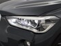 BMW X1 sDrive20i 192 PK AUT. + TREKHAAK | PANORAMA | SPORTSTOELEN LEDER | HEAD-UP | CAMERA | STOELVERWARMING