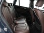 BMW X1 sDrive20i 192 PK AUT. + TREKHAAK | PANORAMA | SPORTSTOELEN LEDER | HEAD-UP | CAMERA | STOELVERWARMING