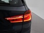 BMW X1 sDrive20i 192 PK AUT. + TREKHAAK | PANORAMA | SPORTSTOELEN LEDER | HEAD-UP | CAMERA | STOELVERWARMING