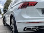Volkswagen Tiguan 1.4 TSI eHybrid 245PK DSG R-Line Business+ / Digital Cockpit Pro / Matrix-Led Verlichting / Panoramadak / Getint Glas / Stoel & Stuurwielverwarming / 20''LMV / VW