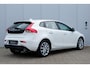 Volvo V40 T3 AUT6 152PK Dynamic Edition | Stoelverwarming | Lederen bekleding | Parkeercamera achter | Automaat | Trekhaak | Dealeronderhouden