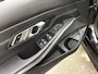 BMW 3-Serie Touring 330e Business Edition Plus I 293PK I Camera I Trekhaak I Ambiente I Full Led I Stoel & Stuurverw. I Half/Leder