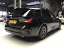 BMW 3-Serie Touring 330e Business Edition Plus I 293PK I Camera I Trekhaak I Ambiente I Full Led I Stoel & Stuurverw. I Half/Leder