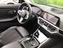 BMW 3-Serie Touring 330e Business Edition Plus I 293PK I Camera I Trekhaak I Ambiente I Full Led I Stoel & Stuurverw. I Half/Leder