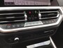 BMW 3-Serie Touring 330e Business Edition Plus I 293PK I Camera I Trekhaak I Ambiente I Full Led I Stoel & Stuurverw. I Half/Leder