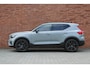 Volvo XC40 B4 Plus Black Edition | Panoramadak | 20 inch lichtmetalen velgen | Harman Kardon | Demo | Stoel- / stuurwielverwarming | 360 graden camera