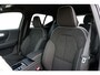 Volvo XC40 2.0 B4 Plus Black Edition Adaptieve Cruise Control met Pilot Assist | Premium audio by Harman Kardon | Parkeercamera | Park Assist voor + achter | Verwarmbare voorstoelen + stuurwiel | 20'' Lichtmetalen wielen