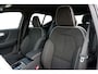 Volvo XC40 B4 Plus Black Edition Trekhaak | Verwarmbare voorstoelen en stuurwiel | Premium audio by Harman Kardon | Apple carplay/Android auto | Elektrische achterklep | 20 inch lichtmetalen velgen |