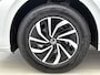 Volkswagen Polo 1.0 TSI Life Edition 95 PK | Camera | Climate control | Apple Carplay | Parkeersensoren achter | Navigatie | 15" Lichtmetalen velgen | LED koplampen | Android Auto | Telefoon draadloos laden | Ruiten getint |