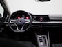 Volkswagen Golf 1.4 eHybrid Style 204 PK | Plug-In | Trekhaak | Navigatie | Digitale Cockpit Pro | Achteruitrijcamera | Ergo-Active Bestuurdersstoel Elektrisch Verstelbaar, Incl. Geheugen-En Massagefunctie | Stuurwiel Verwarming | Stoelverwarming