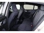 Volvo EC40 Performance Ultra 82 kWh - Panoramadak - IntelliSafe Assist & Surround - 360º Camera - Harman/Kardon audio - Verwarmde voorstoelen, stuur & achterbank - Parkeersensoren voor & achter - Elektr. bedienb. voorstoelen met geheugen links - Draadloze tel. lader - Warmtepomp - Extra getint glas - Elektr. inklapbare trekhaak - 19' LMV