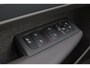 Volvo EC40 Performance Ultra 82 kWh - Panoramadak - IntelliSafe Assist & Surround - 360º Camera - Harman/Kardon audio - Verwarmde voorstoelen, stuur & achterbank - Parkeersensoren voor & achter - Elektr. bedienb. voorstoelen met geheugen links - Draadloze tel. lader - Warmtepomp - Extra getint glas - Elektr. inklapbare trekhaak - 19' LMV