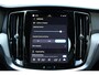 Volvo V60 B4 Automaat Essential Edition | 18 inch Lichtmetalen Velgen | Extra Getint Glas | Lederen Bekleding | Park Assist voor en achter | Climate Pack | Driver Assist | Cruise Control Adaptief Met Stop&Go En Stuurhulp | Apple Carplay/Android Auto |