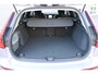 Volvo V60 B4 Automaat Essential Edition | 18 inch Lichtmetalen Velgen | Extra Getint Glas | Lederen Bekleding | Park Assist voor en achter | Climate Pack | Driver Assist | Cruise Control Adaptief Met Stop&Go En Stuurhulp | Apple Carplay/Android Auto |