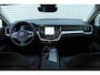 Volvo V60 B4 Automaat Essential Edition | Extra Getint Glas | Lederen Bekleding | Park Assist voor en achter | Climate Pack | Driver Assist | Cruise Control Adaptief Met Stop&Go En Stuurhulp | Apple Carplay/Android Auto |