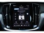 Volvo V60 B4 Automaat Essential Edition | 18 inch Lichtmetalen Velgen | Extra Getint Glas | Lederen Bekleding | Park Assist voor en achter | Climate Pack | Driver Assist | Cruise Control Adaptief Met Stop&Go En Stuurhulp | Apple Carplay/Android Auto |