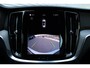 Volvo V60 B4 Automaat Essential Edition | 18 inch Lichtmetalen Velgen | Extra Getint Glas | Lederen Bekleding | Park Assist voor en achter | Climate Pack | Driver Assist | Cruise Control Adaptief Met Stop&Go En Stuurhulp | Apple Carplay/Android Auto |