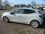 Renault Clio TCe 90 GPF evolution PACK WINTER/ PACK LOOK (16"LM VELGEN & PRIVACY GLAS)/ RESERVE WIEL/ 4 SEIZOENSBANDEN/ ETC.... DEALER ONDERHOUDEN! 1e EIGENAAR! GRIS RAFALE METALLIC!