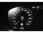 Volvo XC60 2.0 T4 Business Pro | Trekhaak | Harman Kardon audio | 19 inch | Elektrische bestuurdersstoel incl. memory | Stoelverwarming voorzijde | Extra getint glas | Parkeersensoren voor + achter | Parkeercamera | DAB+ | Adaptieve LED-koplampen | Keyless Entry |