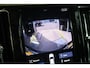 Volvo XC60 2.0 T4 Business Pro | Trekhaak | Harman Kardon audio | 19 inch | Elektrische bestuurdersstoel incl. memory | Stoelverwarming voorzijde | Extra getint glas | Parkeersensoren voor + achter | Parkeercamera | DAB+ | Adaptieve LED-koplampen | Keyless Entry |