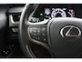 Lexus UX 250h Preference Line | 18 Inch Lichtmetalen velgen | Blind Spot Monitor | Privacy Glass