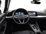 Volkswagen Golf Variant 1.0 eTsi 110pk DSG Life · Apple/Android Car Play · Navi · P-Sensoren · Verkeersbord Herkenning · Sfeerverlichting · 16'' Inch · Garantie t/m 13-03-2027 of 100.000km