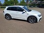 Volkswagen Tiguan 1.5 TSI ACT R-line Business Navigatie/Trekhaak/ Digitaal Dashboard/ Cruise control/Draadloos oplader Parelmoer wit