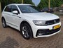 Volkswagen Tiguan 1.5 TSI ACT R-line Business Navigatie/Trekhaak/ Digitaal Dashboard/ Cruise control/Draadloos oplader Parelmoer wit