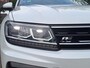 Volkswagen Tiguan 1.5 TSI ACT R-line Business Navigatie/Trekhaak/ Digitaal Dashboard/ Cruise control/Draadloos oplader Parelmoer wit