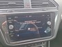 Volkswagen Tiguan 1.5 TSI ACT R-line Business Navigatie/Trekhaak/ Digitaal Dashboard/ Cruise control/Draadloos oplader Parelmoer wit
