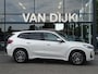 BMW X1 sDrive20i M Sport-Pano-Elek Trekhaak-Sportstoelen-Driving Assistant Pro-Harman Kardon-Travel Paket-Optiepakket Professional-18''LM velgen