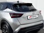Nissan Juke 1.0 DIG-T N-Connecta Automaat /  Fabrieksgarantie tot 09-12-2027 / Cold Pack / Stuur-, stoel- en voorruit verwarming / Navigatie / Apple Carplay Android / 17" LMW + All Season banden /