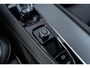 Volvo XC90 T8 Recharge AWD Ultimate Dark | 7 Zits | Long Range | Google | Adaptieve Cruise Control | Schuif-/Kanteldak | Bowers & Wilkins Audio | 360° Camera | Head-Up Display | Stoel-/Stuurverwarming | Gelaagde Zijruit(en) | Getint Glas | 22" Velgen |