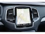 Volvo XC90 T8 Recharge AWD Ultimate Dark | 7 Zits | Long Range | Google | Adaptieve Cruise Control | Schuif-/Kanteldak | Bowers & Wilkins Audio | 360° Camera | Head-Up Display | Stoel-/Stuurverwarming | Gelaagde Zijruit(en) | Getint Glas | 22" Velgen |