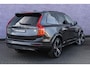 Volvo XC90 T8 Recharge AWD Ultimate Dark | 7 Zits | Long Range | Google | Adaptieve Cruise Control | Schuif-/Kanteldak | Bowers & Wilkins Audio | 360° Camera | Head-Up Display | Stoel-/Stuurverwarming | Gelaagde Zijruit(en) | Getint Glas | 22" Velgen |