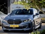 BMW 1-Serie 118i AUT7 HIGH EXEC M-SPORT. LEDER NAVI CAMERA DIGI-DASH APPLE-CARPLAY LED LMV PDC