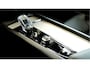 Volvo XC60 2.0 T6 AWD 250kW/340pk Aut8 Recharge Inscription Excl. Facelift! HARMAN/KARDON + PANORAMADAK + EL.TREKHAAK + HEAD-UP + ADAPT.CRUISE + STOEL-&STUURVERWARMING + CAMERA + PD-GLASS + GOOGLE DASH + KEYLESS ENTRY&GO + PARKSENSOREN + 19" LM-VELGEN!!