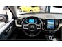 Volvo XC60 2.0 T6 AWD 250kW/340pk Aut8 Recharge Inscription Excl. Facelift! HARMAN/KARDON + PANORAMADAK + EL.TREKHAAK + HEAD-UP + ADAPT.CRUISE + STOEL-&STUURVERWARMING + CAMERA + PD-GLASS + GOOGLE DASH + KEYLESS ENTRY&GO + PARKSENSOREN + 19" LM-VELGEN!!